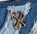Off White - BANDOLERO DE JEAN DE UN COMPARTIMIENTO CON DESHILACHADO Y HEBILLA DE MARCA METALICA