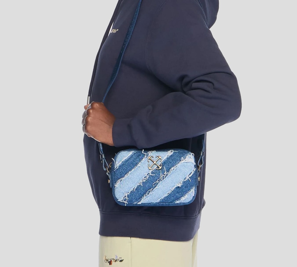 Off White - BANDOLERO DE JEAN DE UN COMPARTIMIENTO CON DESHILACHADO Y HEBILLA DE MARCA METALICA