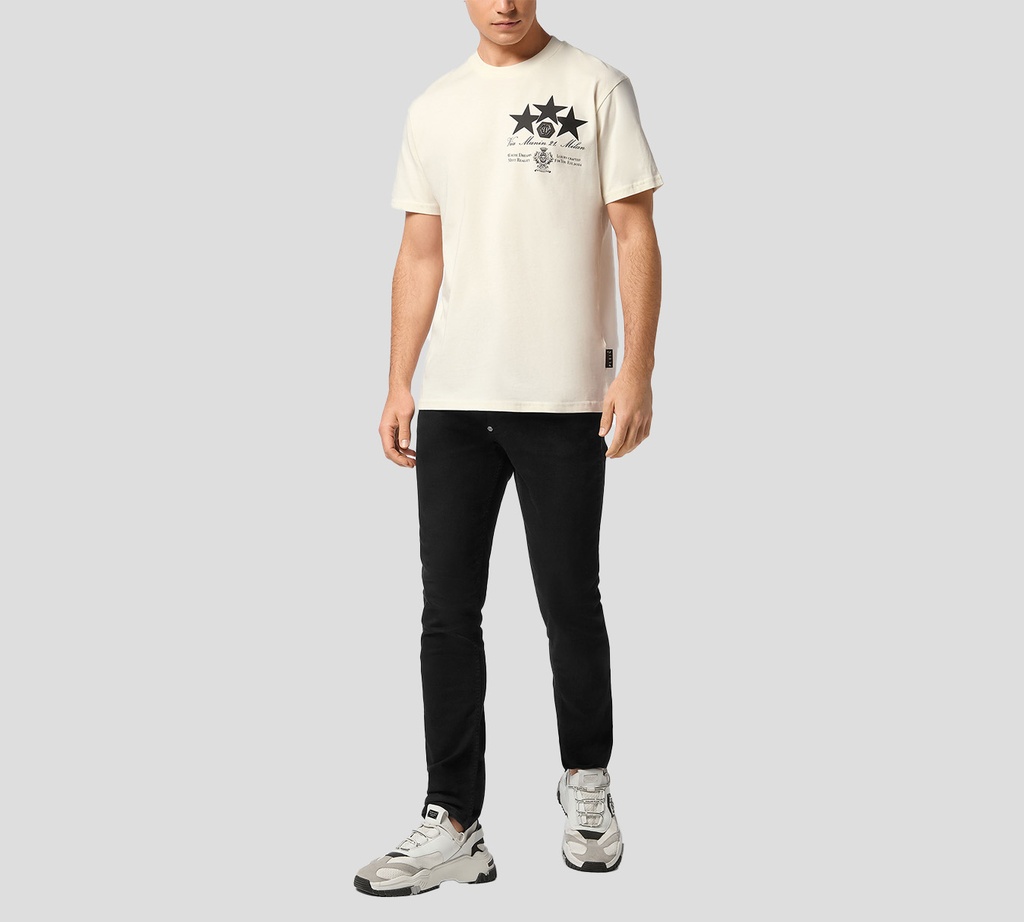 Philipp Plein - FRANELA OFF WHITE DE CUELLO REDONDO CON PARCHE DE CUERO Y ESTRELLAS