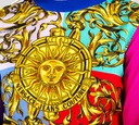 Versace jeans Couture - SWEATER MULTICOLOR CON ESTAMPADO DE SOL DORADO