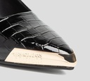 Versace Jeans Couture - STILLETO PATENTE CON IMITACIÓN DE PIEL CON PUNTA METÁLICA
