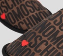 Moschino - KIT DE ZAPATILLAS Y MASCARILLA DE VIAJE EN BOLSA TULA