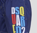 Dsquared2 - SHORT DE PLAYA MIDI, AZUL CON LETRAS MULTICOLOR