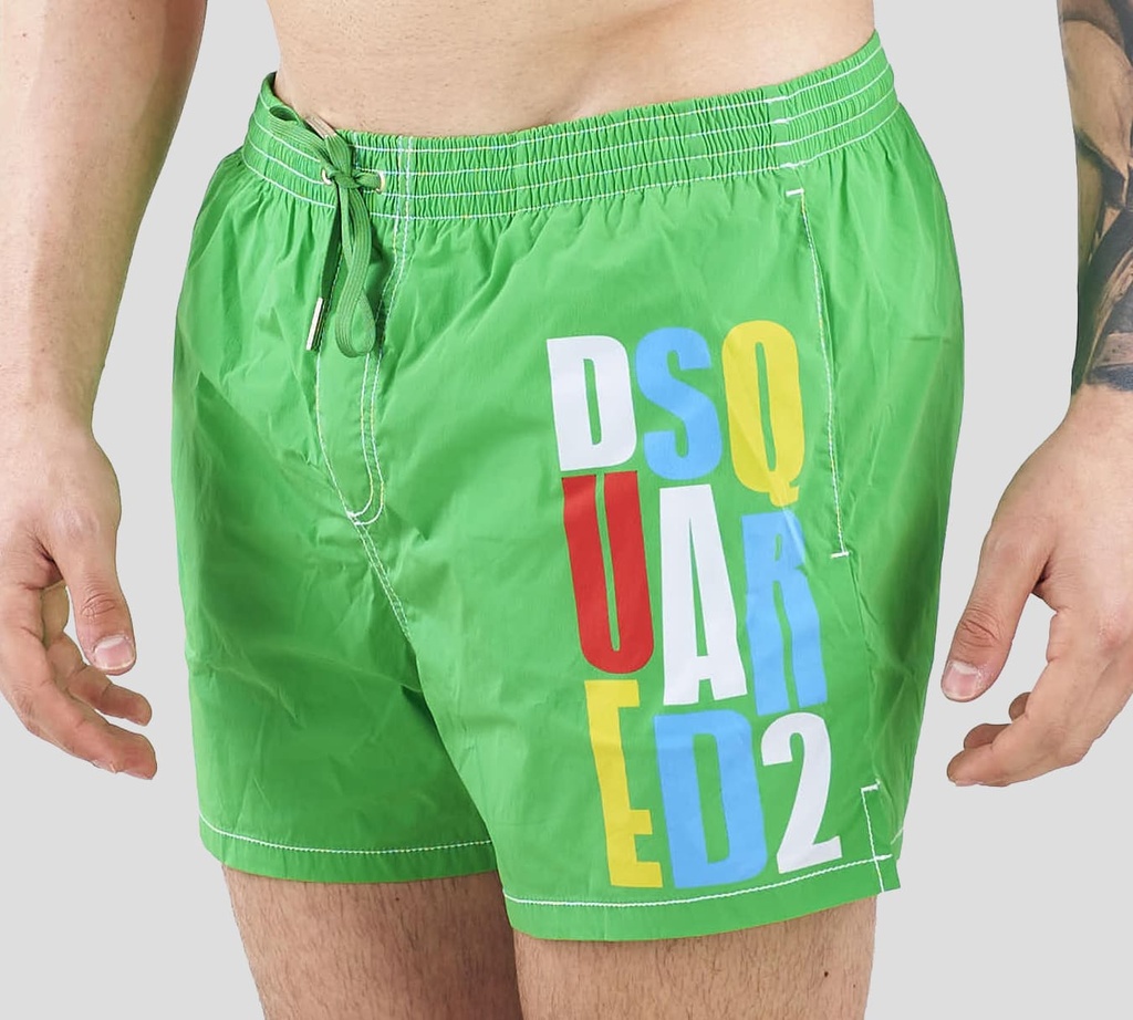 Dsquared2 - SHORT DE PLAYA MIDI, VERDE CON LETRAS MULTICOLOR