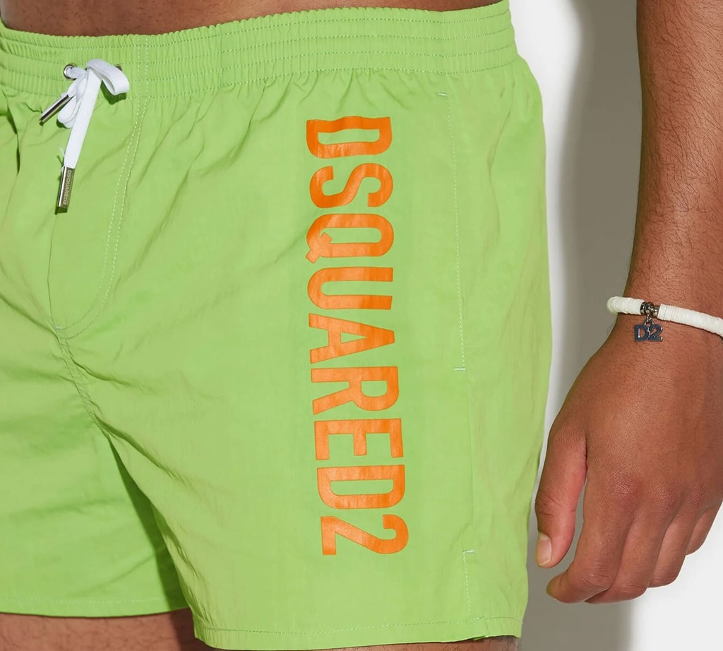 Dsquared2 - SHORT DE PLAYA MIDI. VERDE CON LETRAS ROSADAS