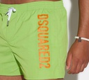 Dsquared2 - SHORT DE PLAYA MIDI. VERDE CON LETRAS ROSADAS