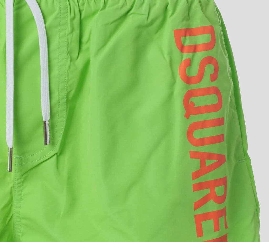 Dsquared2 - SHORT DE PLAYA MIDI. VERDE CON LETRAS ROSADAS