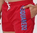 Dsquared2 - SHORTN DE PLAYA MIDI, ROJO CON LETRAS AZULES