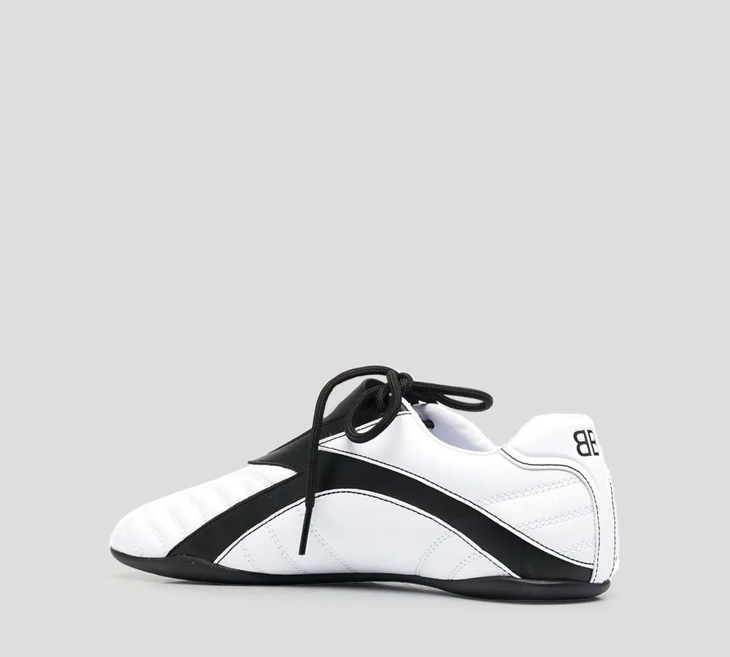 Balenciaga - SNEAKERS ZEN EN CUERO UNICOLOR CON LOGO NEGRO