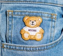 Moschino - JEAN AZUL "BEAR" CON BORDADO ROJO