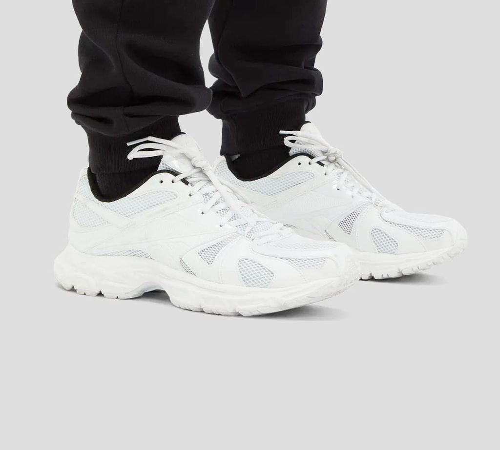 Ventemens x Reebok - ZAPATOS SPIKE RUNNER 200
