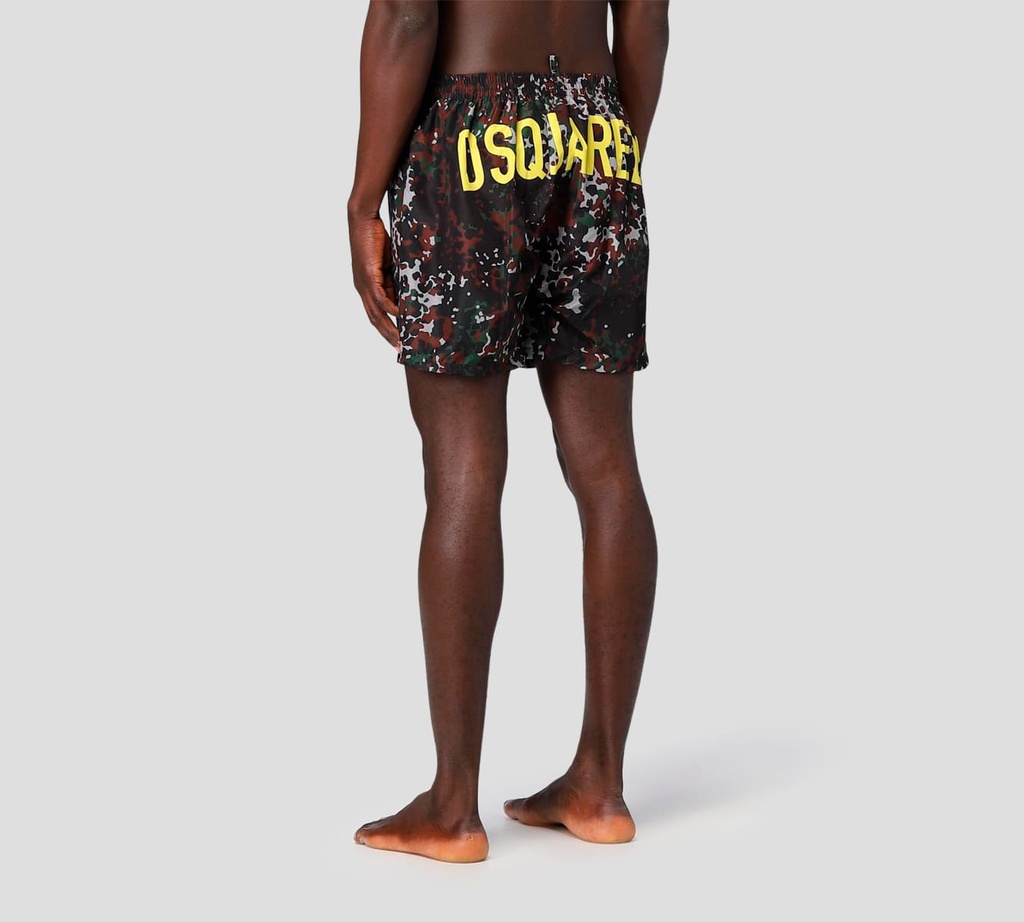 Dsquared2 - SHORT DE PLAYA CAMUFLADO CON LOGO SOBRE LA PARTE TRASERA