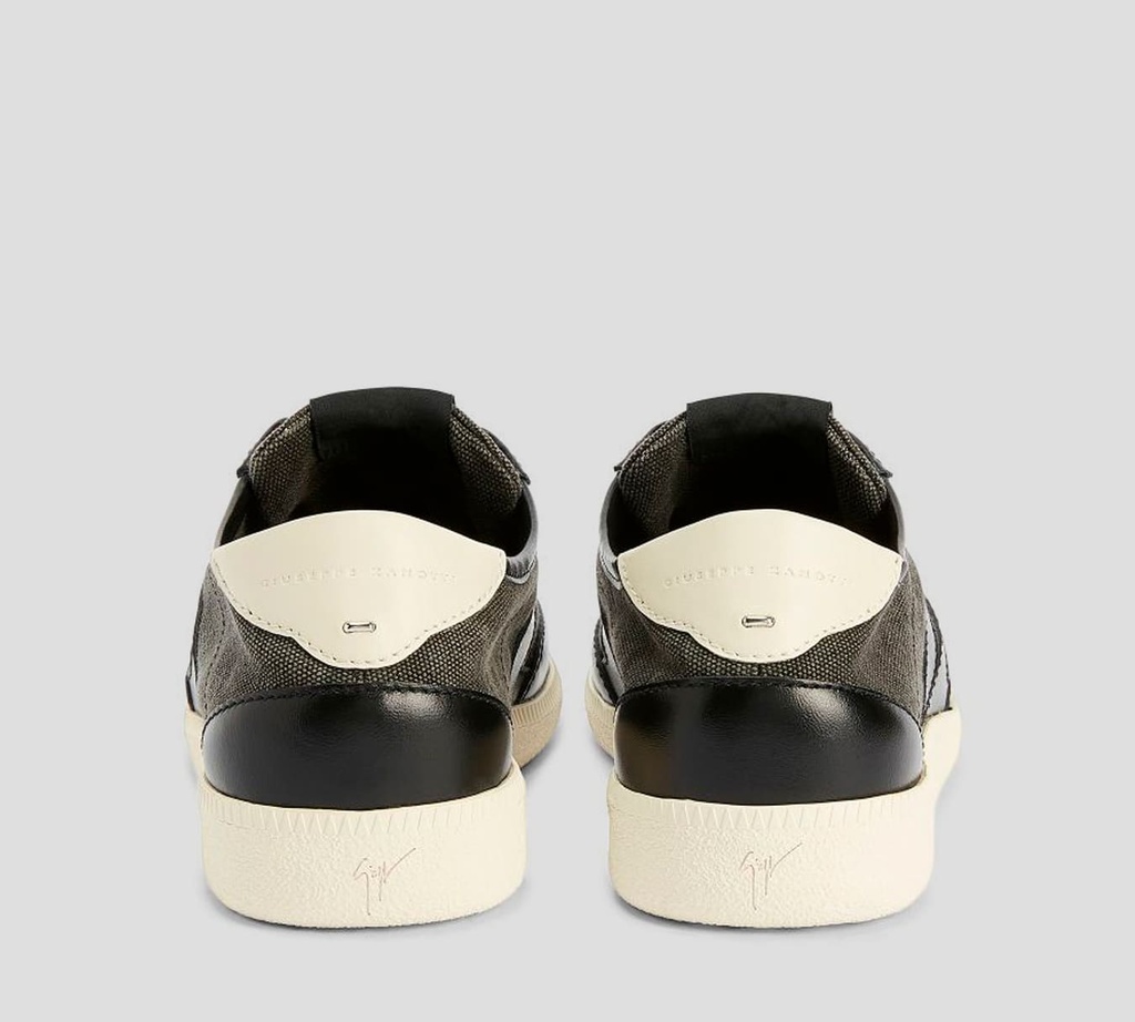 Giuseppe Zanotti - ZAPATO NEGRO CON SUELA OFF WHITE