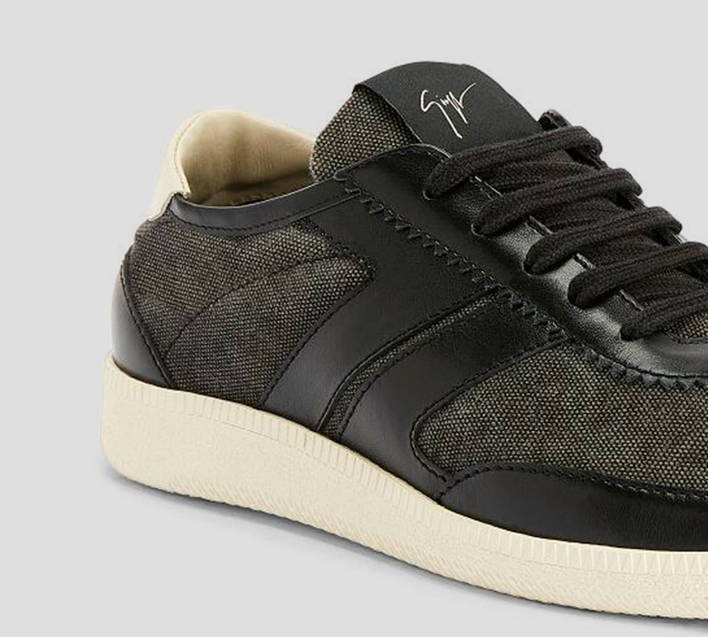 Giuseppe Zanotti - ZAPATO NEGRO CON SUELA OFF WHITE