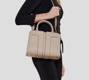 Elisabetta Franchi - CARTERA MEDIANA EN CUERO SINTÉTICO CON LOGO EN RELIEVE