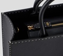 Elisabetta Franchi - CARTERA MEDIANA CON TIRA REMOVIBLE Y COSTURAS CONTRASTANTES