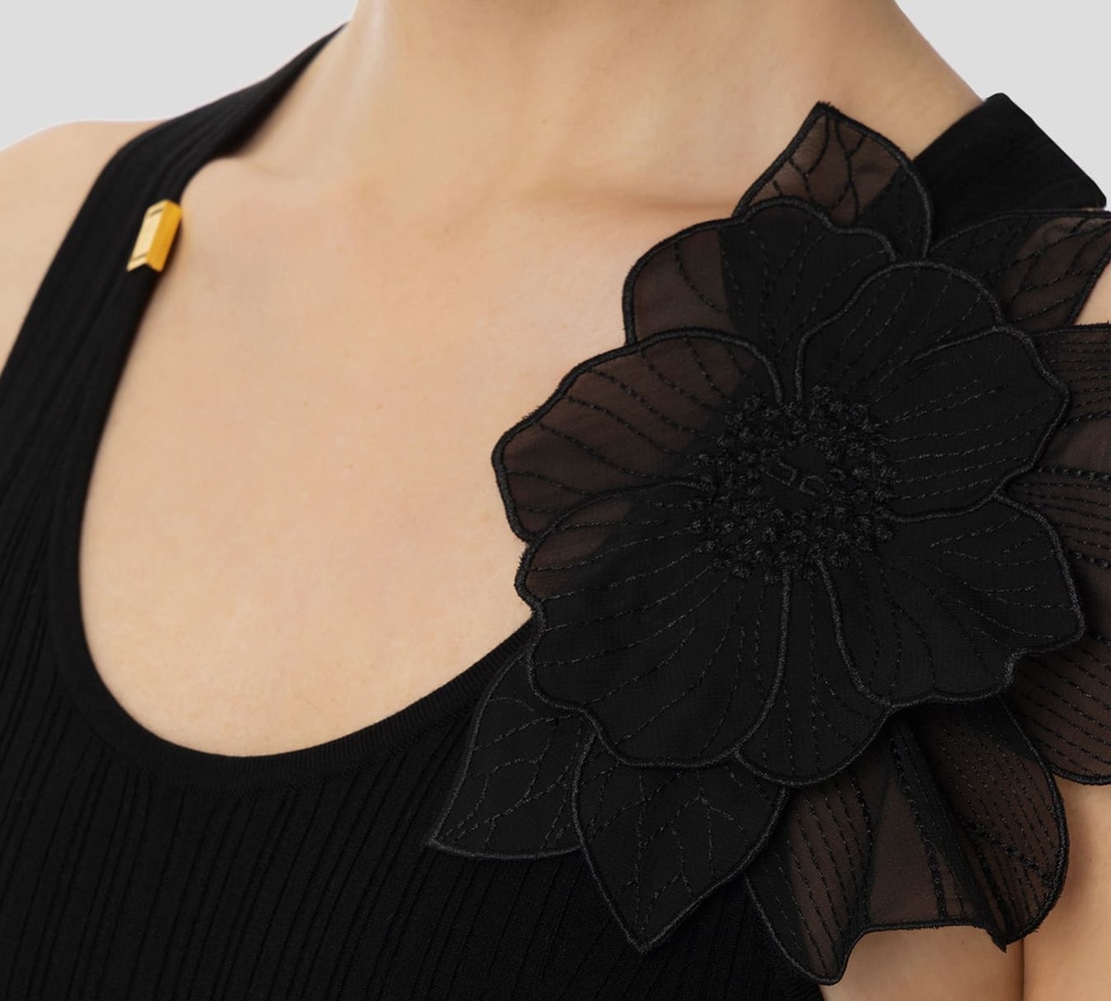 Elisabetta Franchi - BLUSA NEGRA CON FLOR EN EL CUELLO