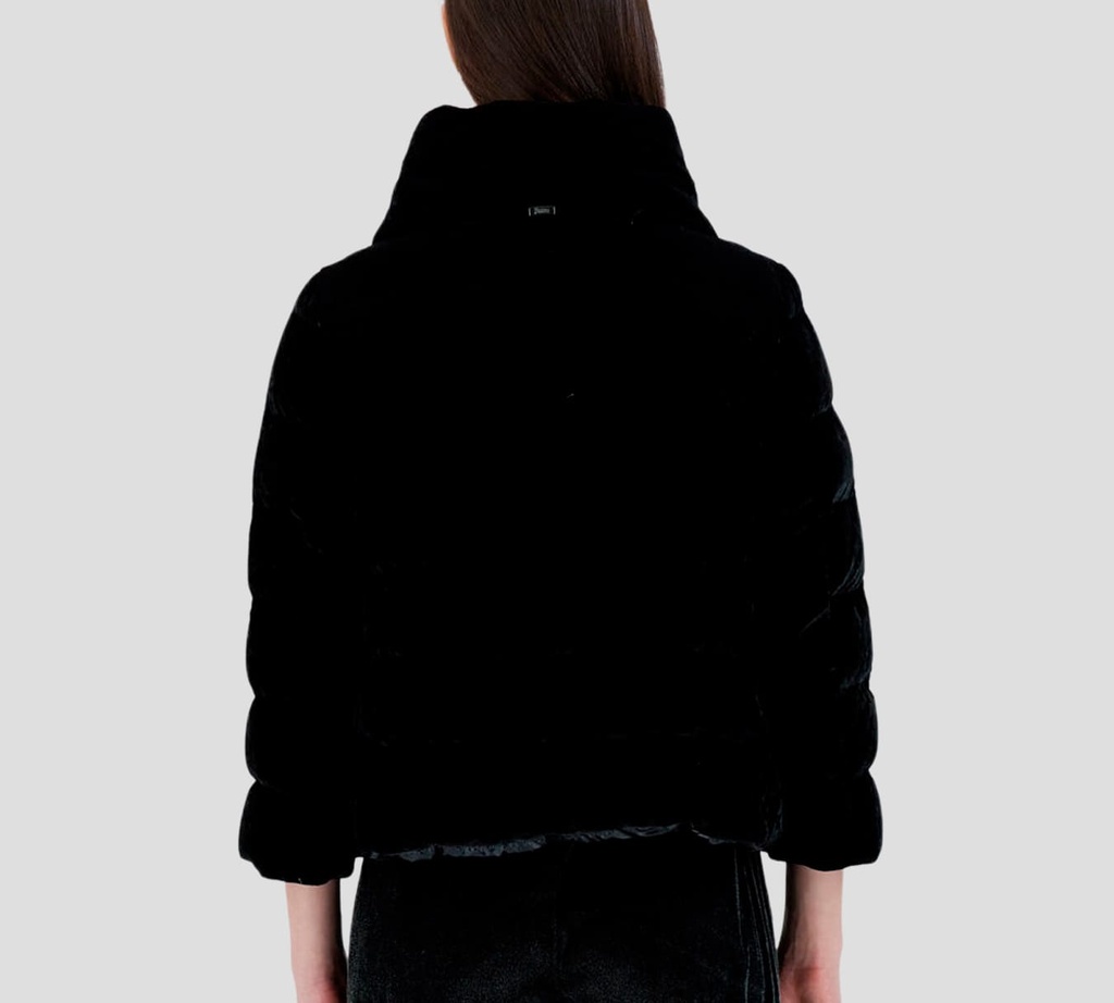Herno - CHAQUETA NEGRA DE CUELLO ALTO Y BUFANDA