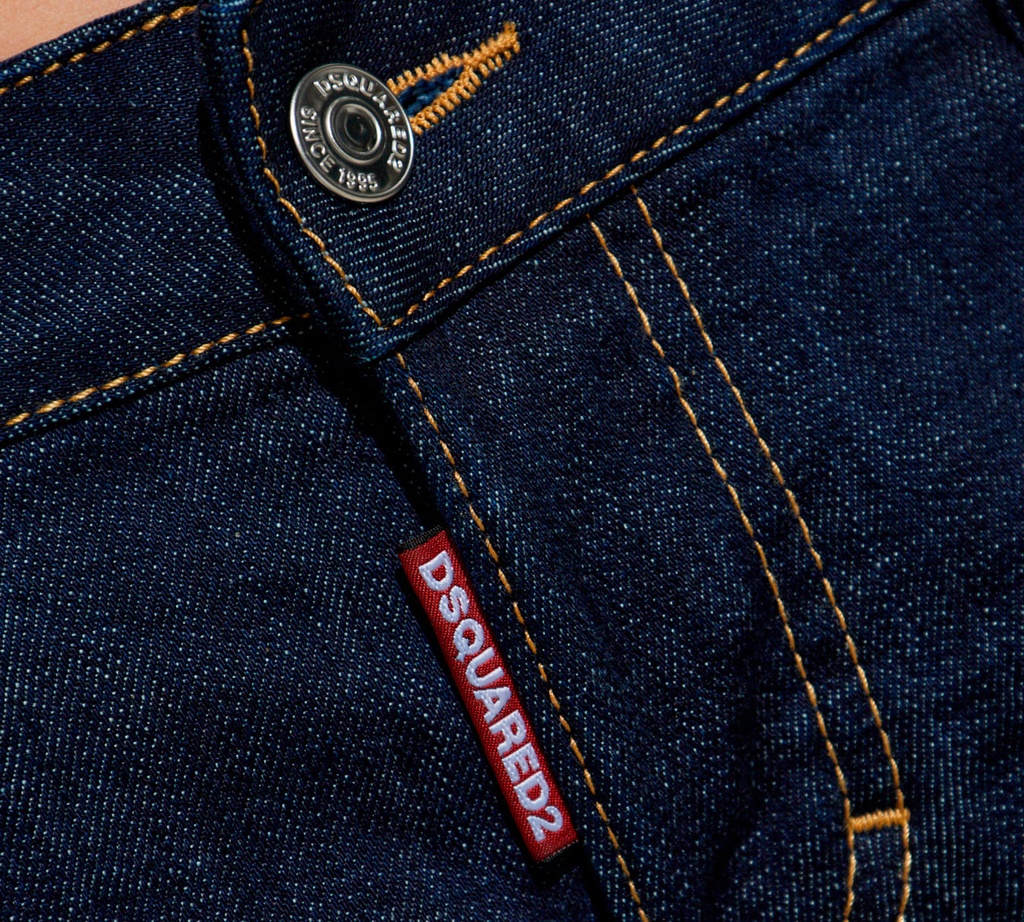 Dsquared2 - JEAN JENNIFER CORTE BAJO Y RECTO OSCURO CON ETIQUETA DE CUERO ROJA