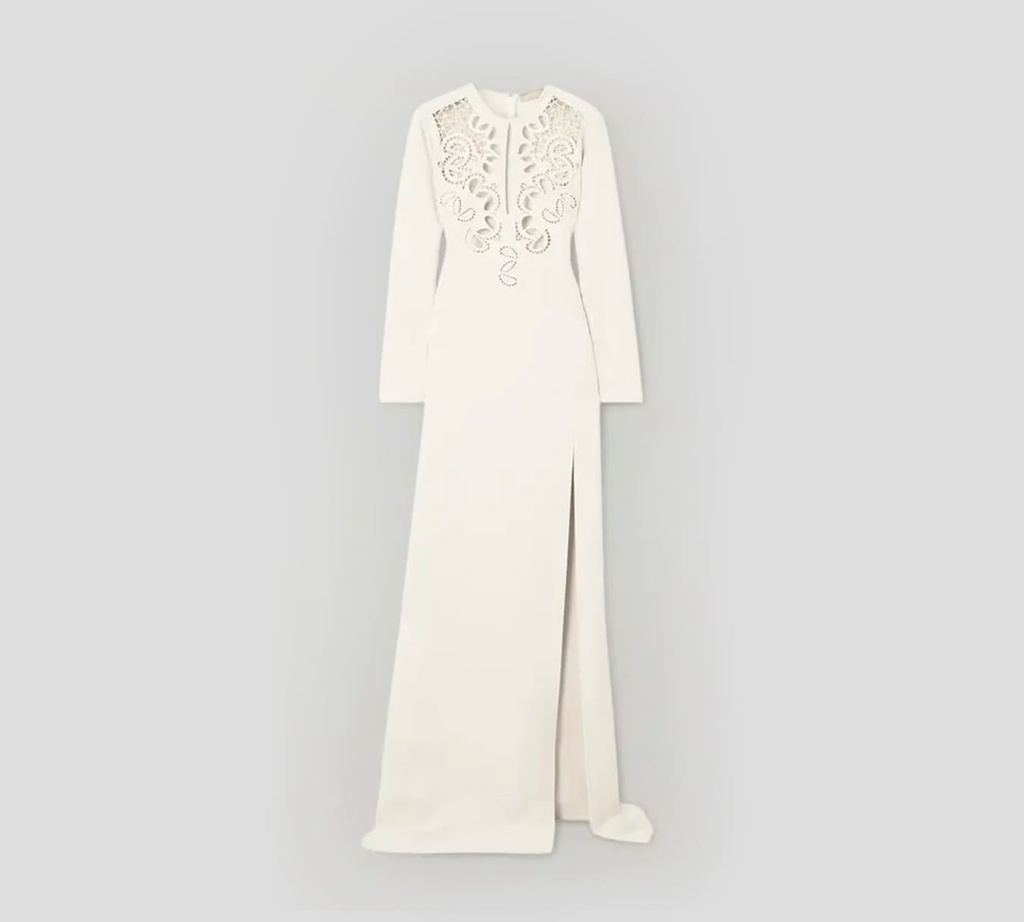 Elie Saab - VESTIDO LARGO MANGA LARGA CON ABERTURA EN FALDA Y TROQUEL INSIGNIA SOBRE EL PECHO