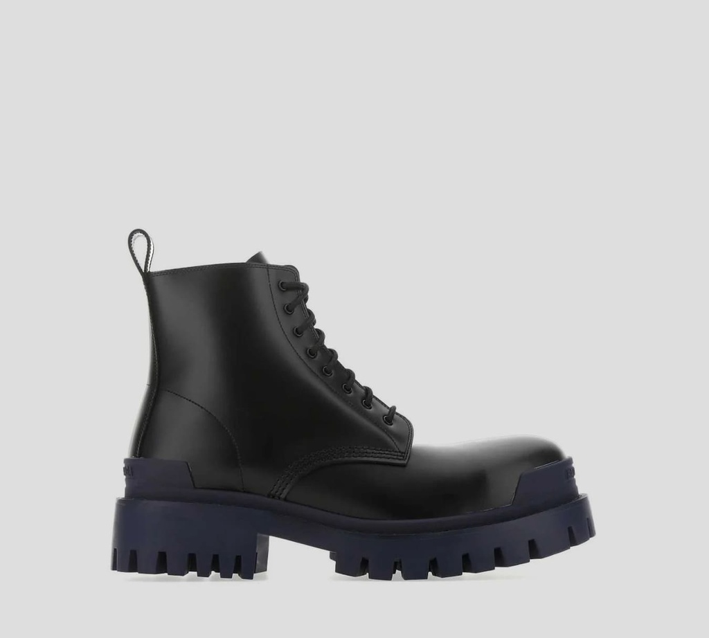 Balenciaga - BOTAS DE COMBATE EN CUERO CON SUELA GRUESA Y PUNTA DE HIERRO