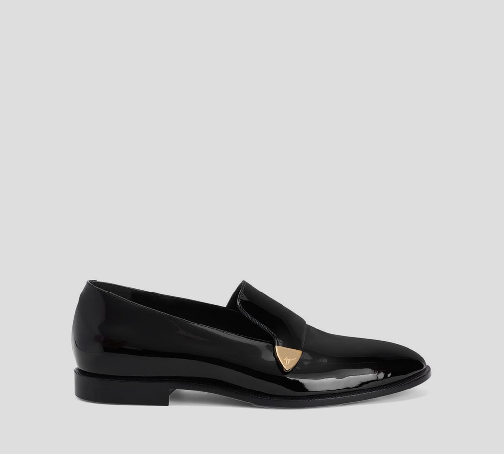 Giuseppe Zanotti - MOCASINES EN CUERO PATENTE CON LOGO DE PLACA METÁLICA