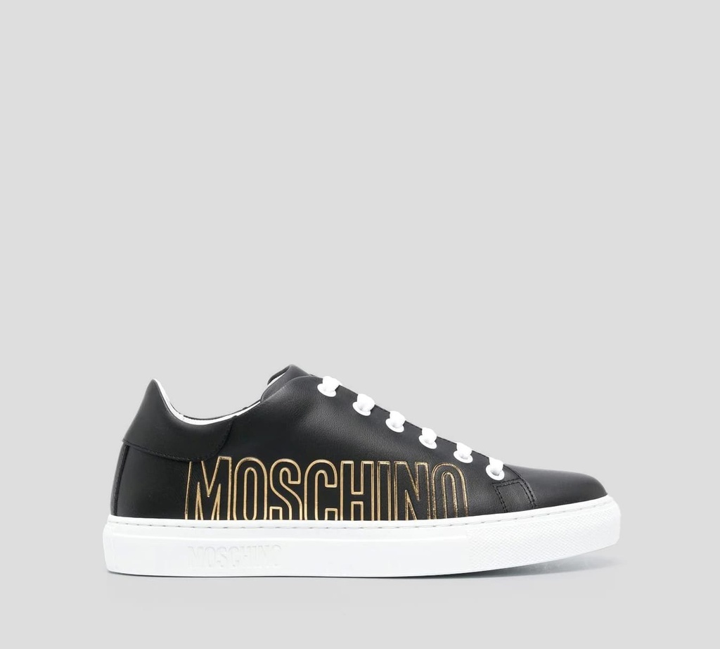 Moschino - SNEAKERS TRENZADOS CON LETRAS DORADAS AL LATERAL