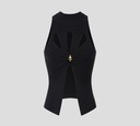 Elisabetta Franchi - BLUSA DE CANALÉ SIN MANGAS CON CUT OUT Y BROCHE DORADO