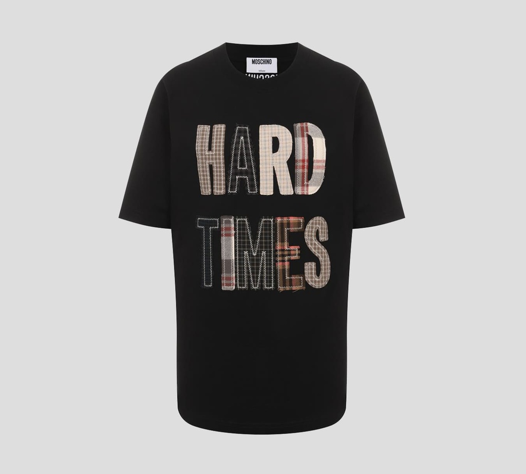 Moschino - FRANELA CUELLO REDONDO CON LETTERING EN PARCHE "HARD TIMES"