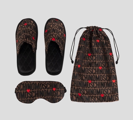 [A7711-8310-1103] Moschino - KIT DE PANTUFLAS Y MASCARILLA DE VIAJE EN BOLSA TULA